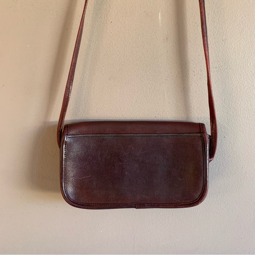 Vintage 70’s Coach Dinky Mini Leather Crossbody in Burgundy - Picture 4 of 10